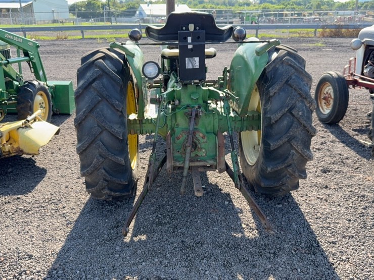 john-deere-820-image-12