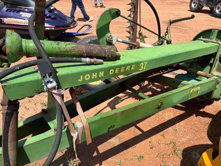 john-deere-37-image-3