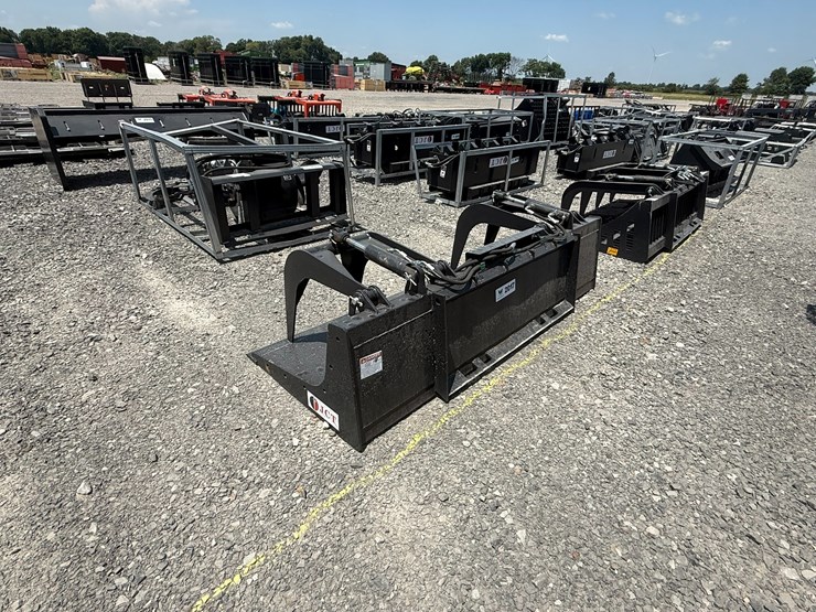 #2017-•-unused-jct-skid-steer-grapple-image-3