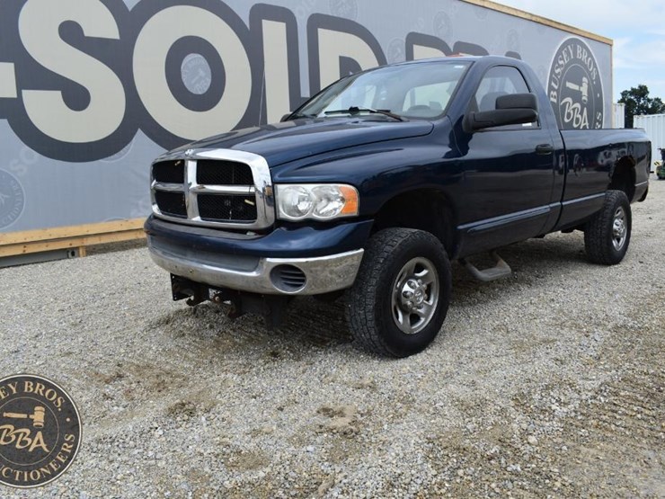 2005-dodge-2500-image-17