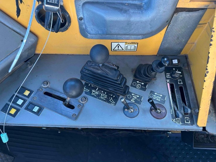 1998-volvo-a40-image-47