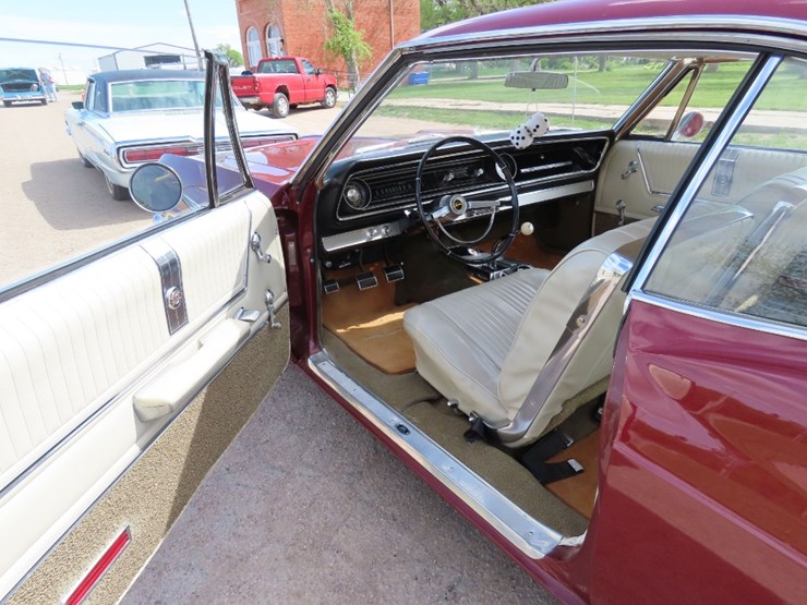 1965-chevrolet-impala-ss-image-28