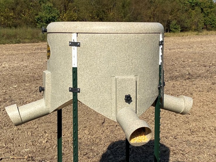 #8051-•-uncle-dans-deer-feeder-image-3