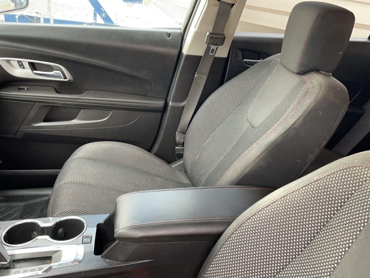 2015-chevrolet-equinox-lt-image-19