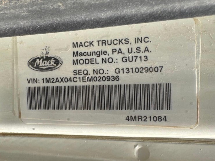 2014-mack-gu713-water-truck-image-21