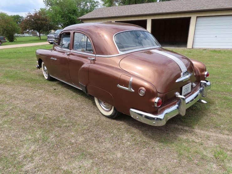 1951-pontiac-8-4dr-sedan-image-8