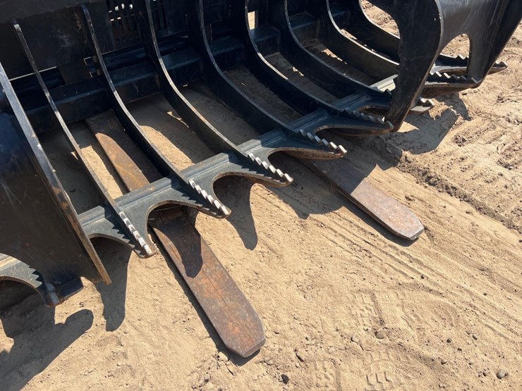 caterpillar-48"-quick-attach-forks-image-2