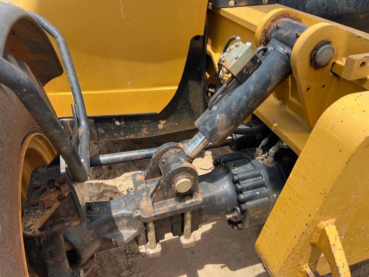 2016-caterpillar-tl642c-image-13
