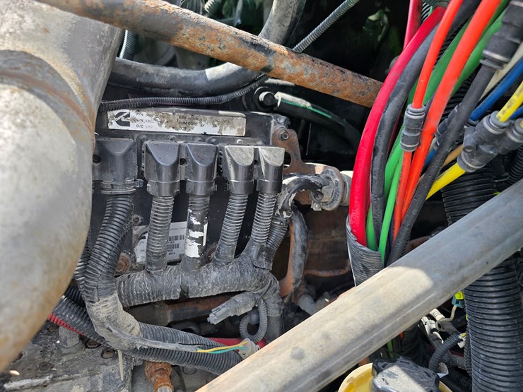 2013-freightliner-columbia-112-image-62