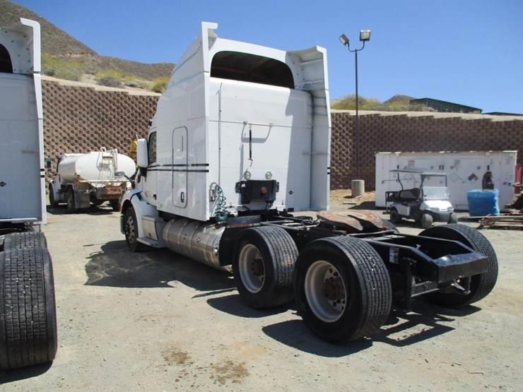 2016-peterbilt-579-image-3
