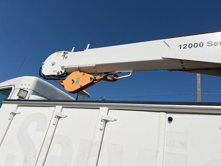 2010-kenworth-t270-image-18