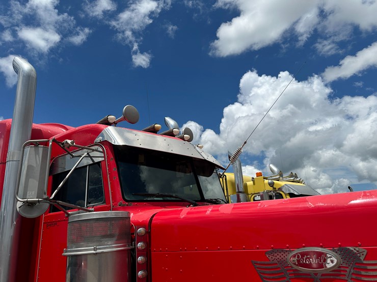 2003-peterbilt-379-image-43
