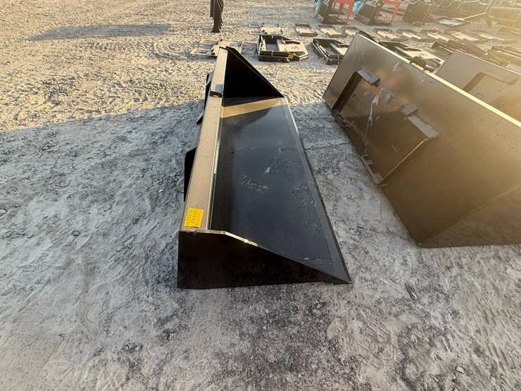 #2097-•-kc-90"-bucket-w/-blade-inv#:-25310-image-7
