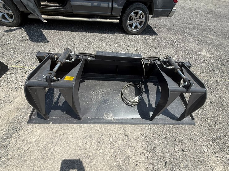 #2017-•-unused-jct-skid-steer-grapple-image-9