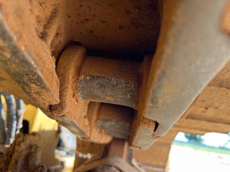 2021-caterpillar-d3-lgp-image-17