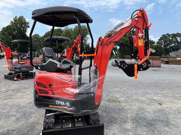 tpm-16-mini-excavator-image-2