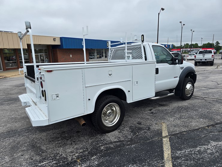 2007-ford-f550-image-28