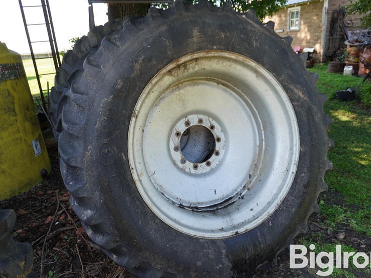 case-ih-7120-18.4r42-tires,-rims-&-10-bolt-dual-hubs-image-4
