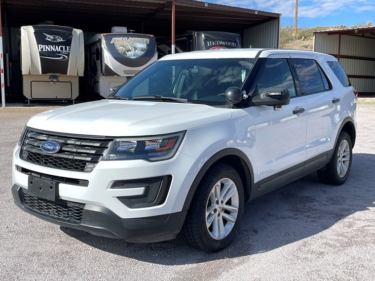 2018-ford-explorer-image-2