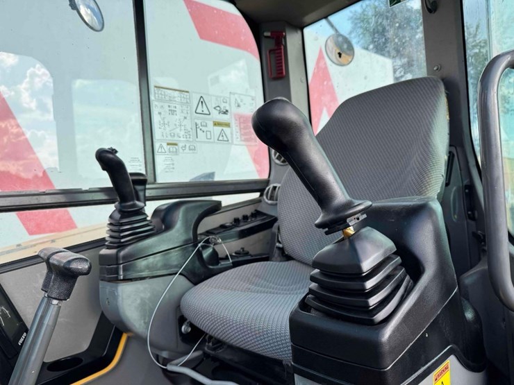 2017-volvo-ecr88d-image-57