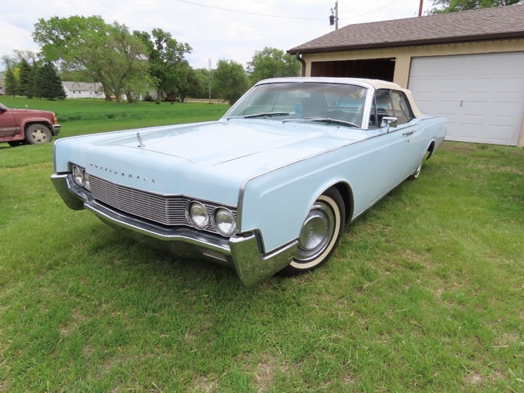 1967-lincoln-continental-convertible-image-1