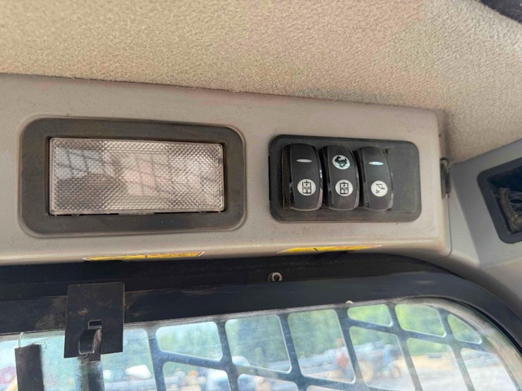 2019-caterpillar-299d2-xhp-image-30