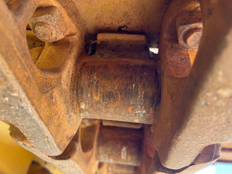 2015-caterpillar-d6t-lgp-image-11
