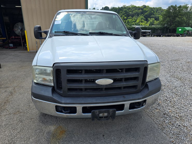 2005-ford-f350-image-38