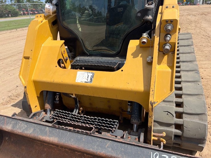 2015-caterpillar-259d-image-19