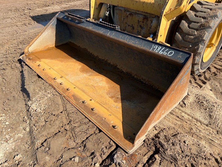2014-caterpillar-242d-image-14