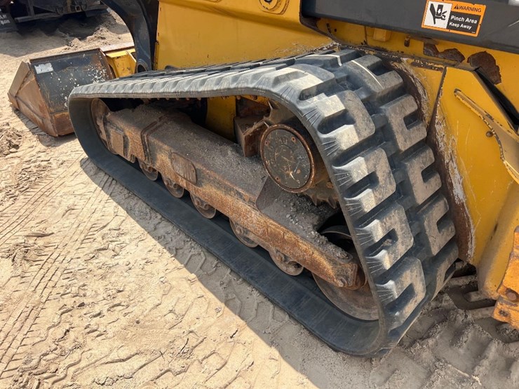 2018-deere-333g-image-22