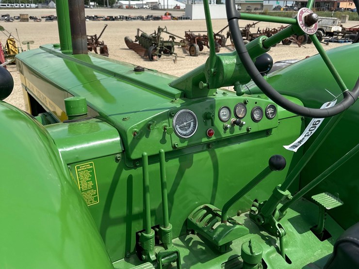 john-deere-820-image-9