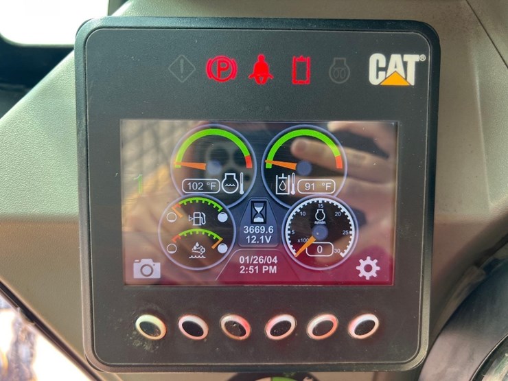 2021-caterpillar-299d3-image-35