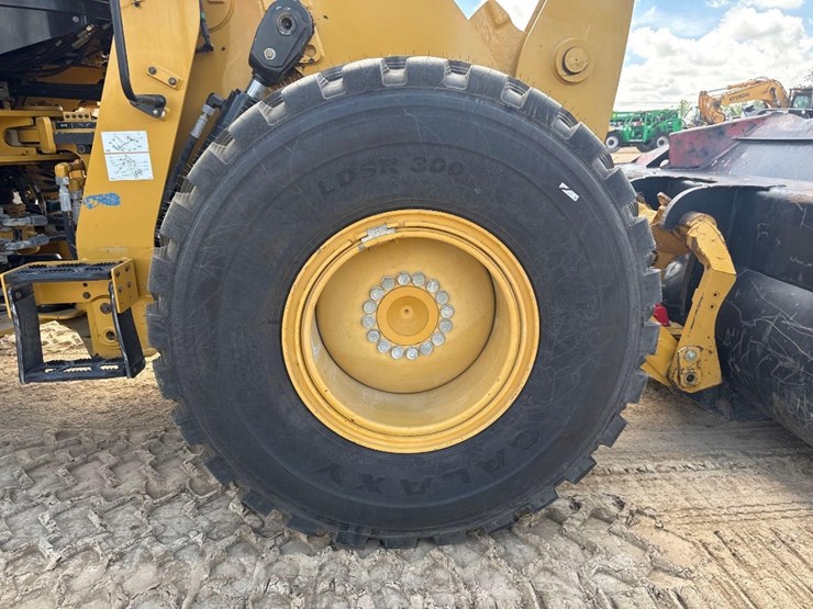 2019-caterpillar-930m-image-11