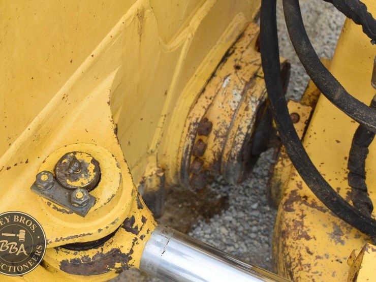 2015-komatsu-d61exi-23-image-15