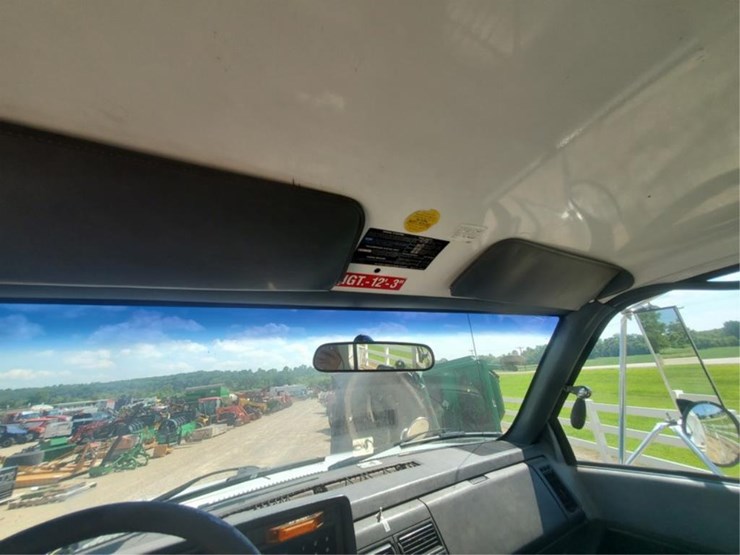 #359-•-1997-gmc-c7500-digger-derricks-truck-image-57