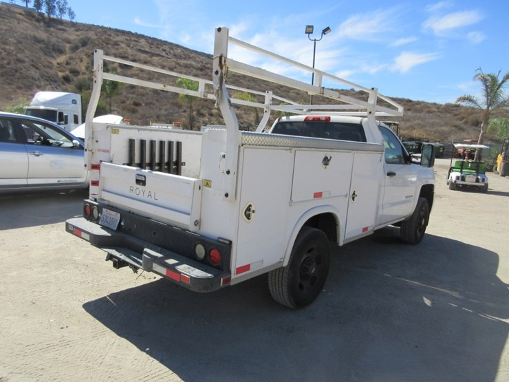 2015-chevrolet-2500hd-image-3