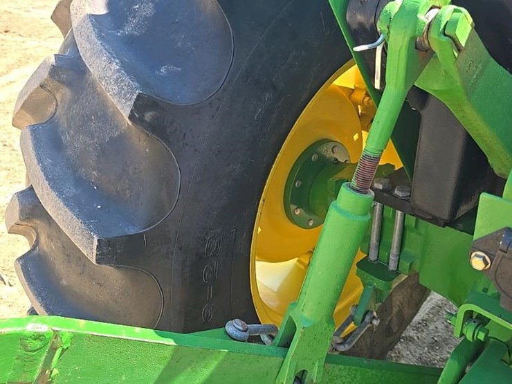 2015-john-deere-5065e-image-31