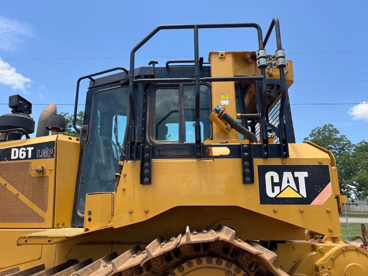 2015-caterpillar-d6t-lgp-image-29