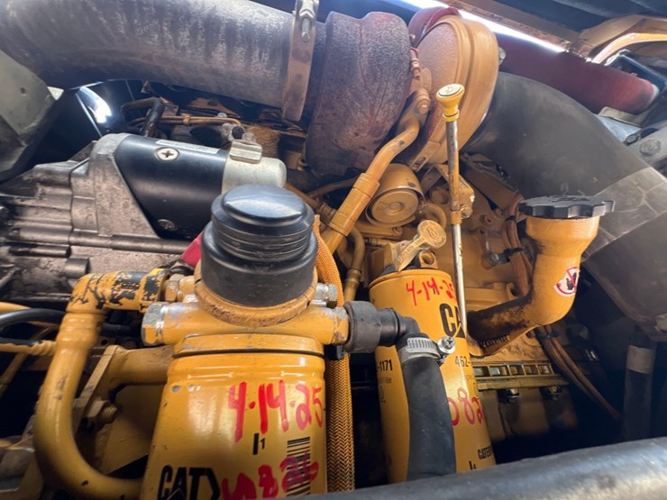 2011-caterpillar-m318d-image-18
