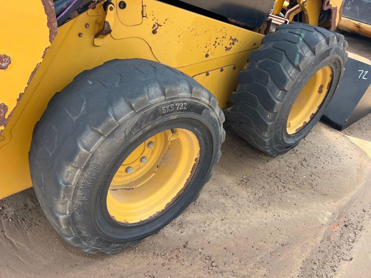 2020-caterpillar-242d3-image-18