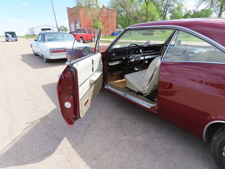 1965-chevrolet-impala-ss-image-24