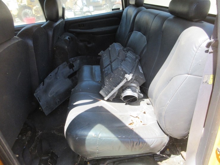 2001-gmc-3500-image-10