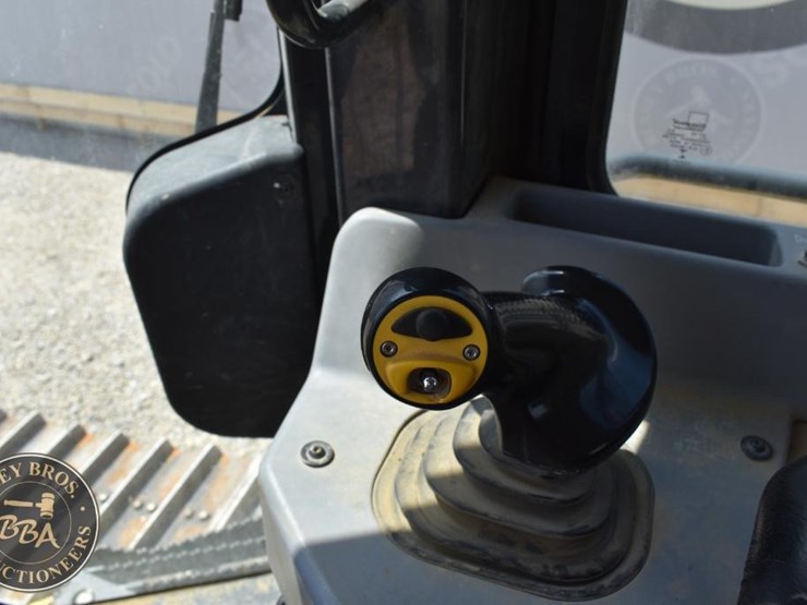 2014-komatsu-d51exi-22-image-75