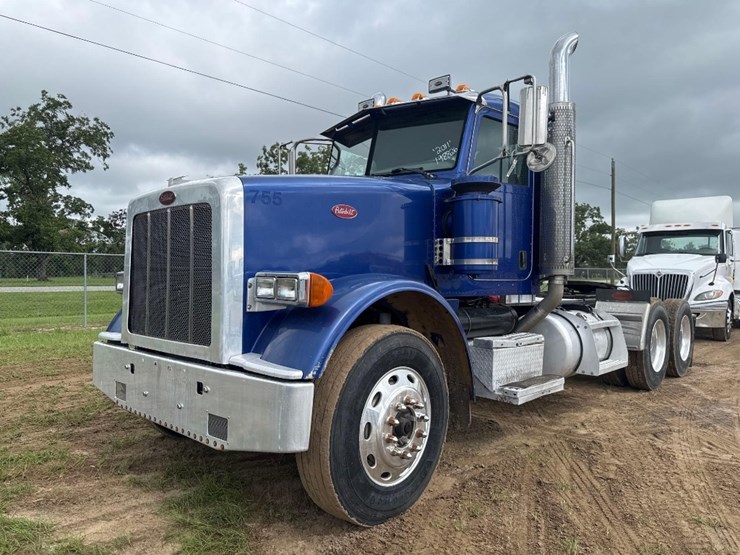 2011-peterbilt-367-image-2
