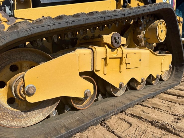 2022-caterpillar-259d3-image-8