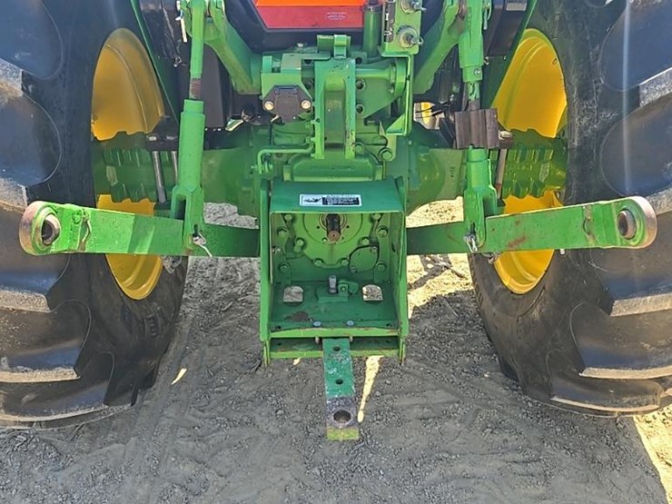 2015-john-deere-5065e-image-24