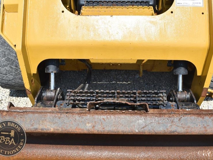 2015-caterpillar-272d2-image-23