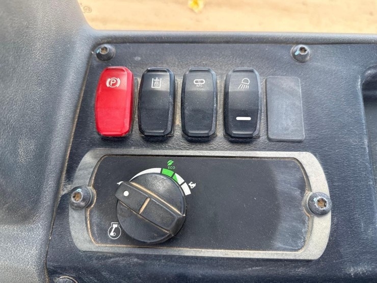 2019-caterpillar-d3k2-xl-image-32