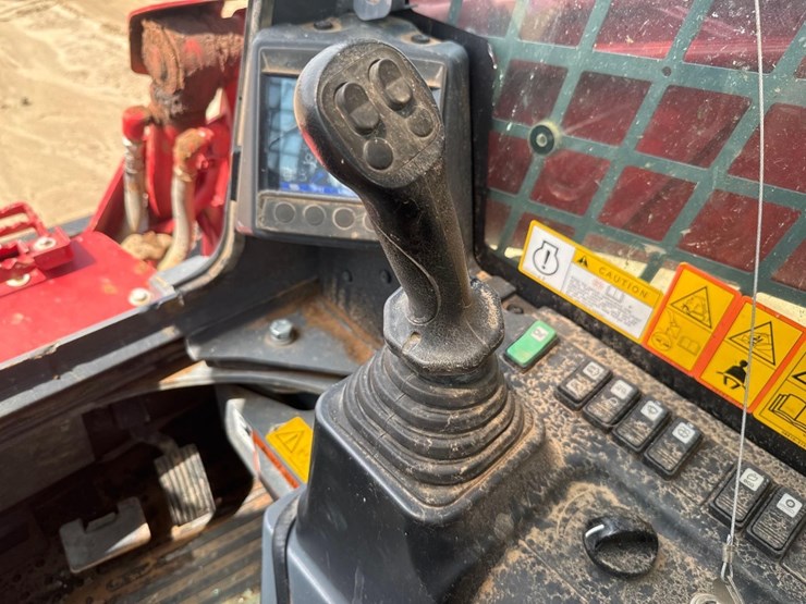 2023-takeuchi-tl10v2-image-29
